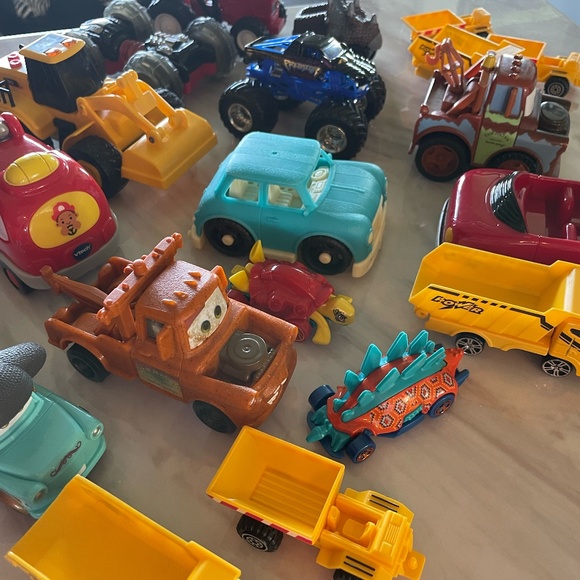 LOT OF 19 MISC TOY VEHICLES KIDS PLAY - Picture 9 of 10